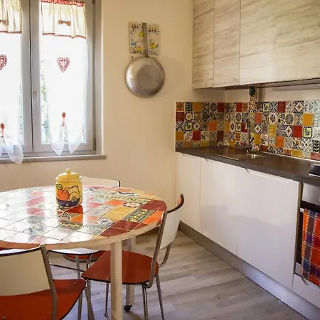 La Casa Dell'artista - 3' Dal Mare Apartment *