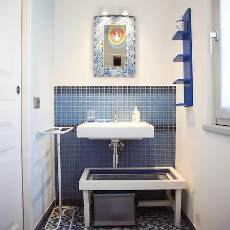 La Casa Dell'artista - 3' Dal Mare Apartment